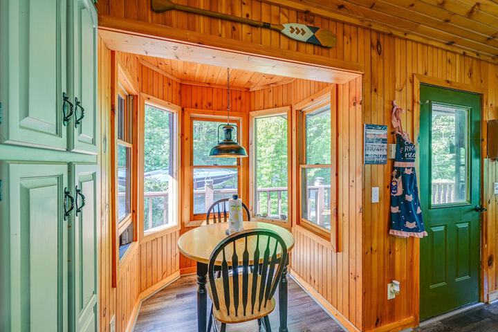 Cullowhee Mountain Retreat w / Deck and Fire Pit!