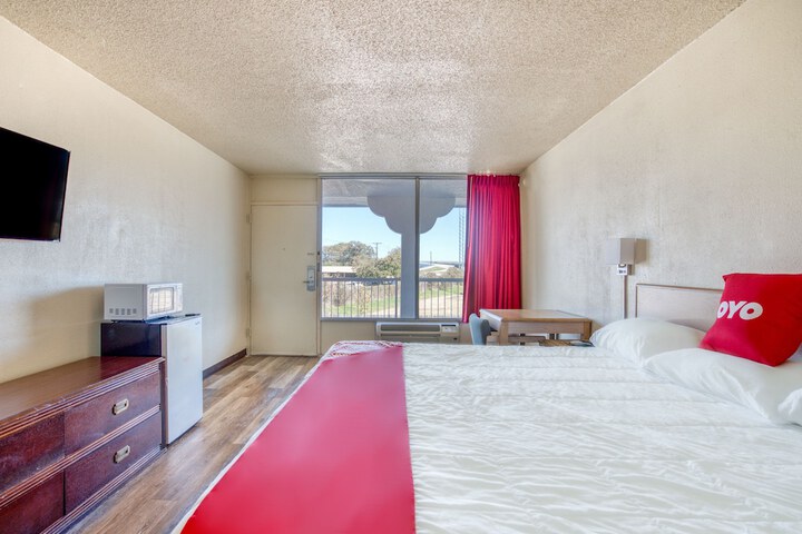 Room 25 of 28