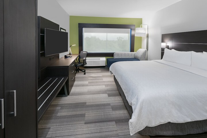 Holiday Inn Express & Suites Bryan - College Station by IHG