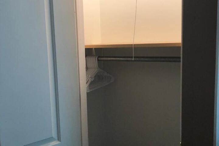 Downtown 2 Bedroom Cottage Sleeps 6, Walking Distance to Honeywell, Downtown Restaurants, Shopping