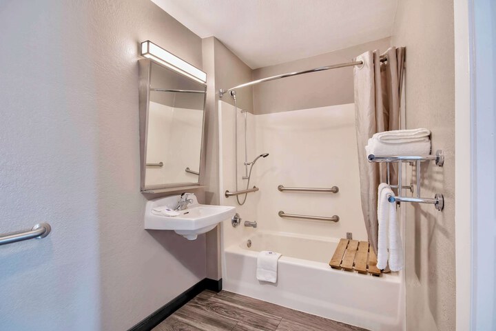 Room 32 of 51