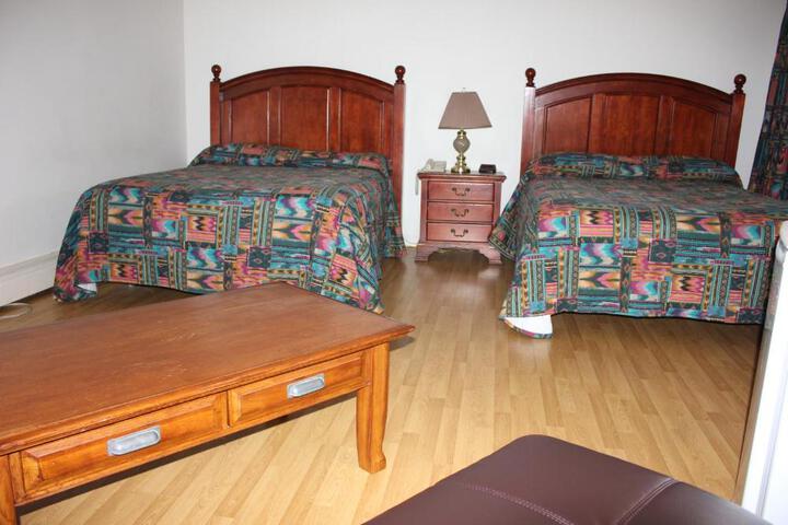 Stonehouse Motel and Restaurant