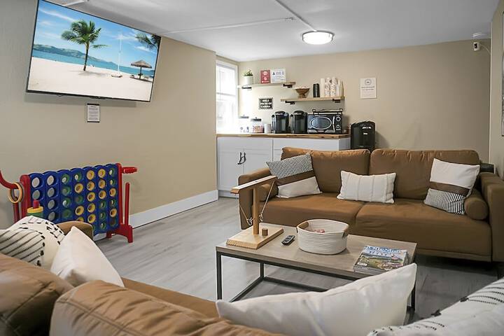 Lounge 101 of 112