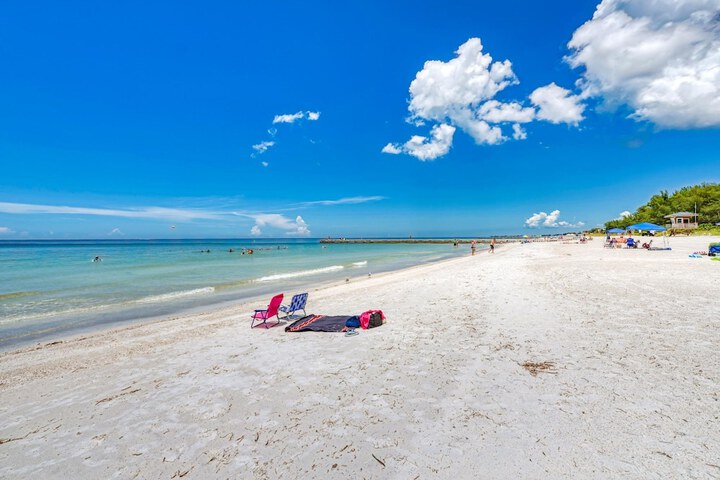 AMI Lighthouse Cottage-one Minute Walk To The Beach-keyless Locks
