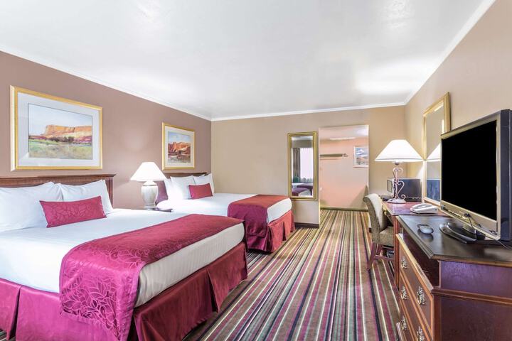 Room 17 of 27
