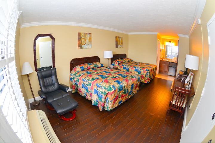 Room 33 of 40