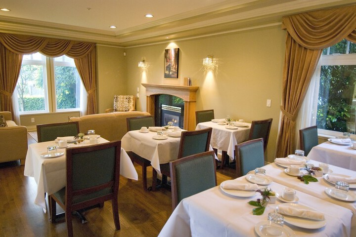 Dining 47 of 57