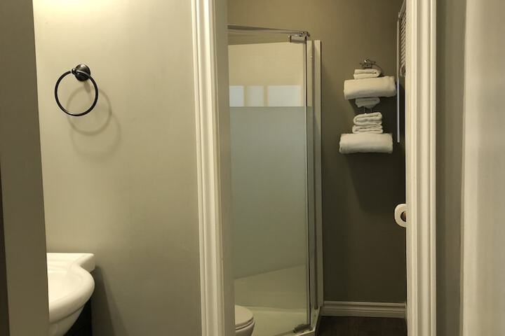 Room 12 of 65