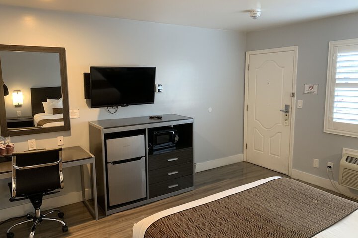 Room 17 of 34