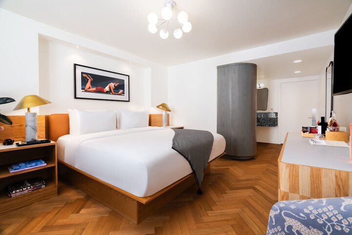 Room 26 of 48