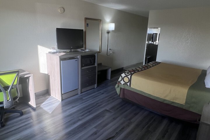 Room 19 of 40