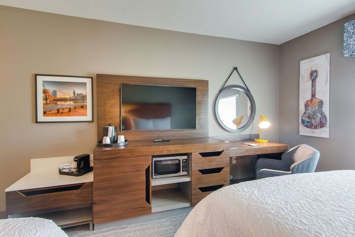 Room 32 of 53