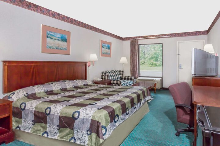 Room 7 of 9
