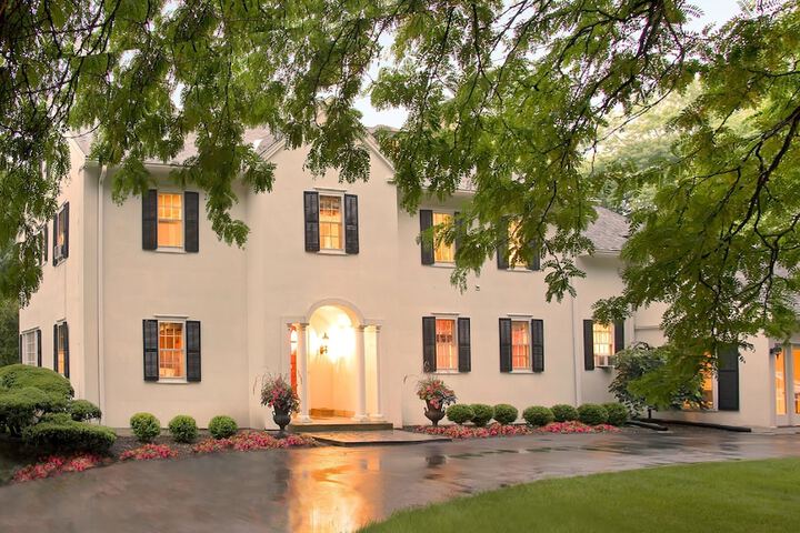 10 Fitch Luxurious Romantic Inn