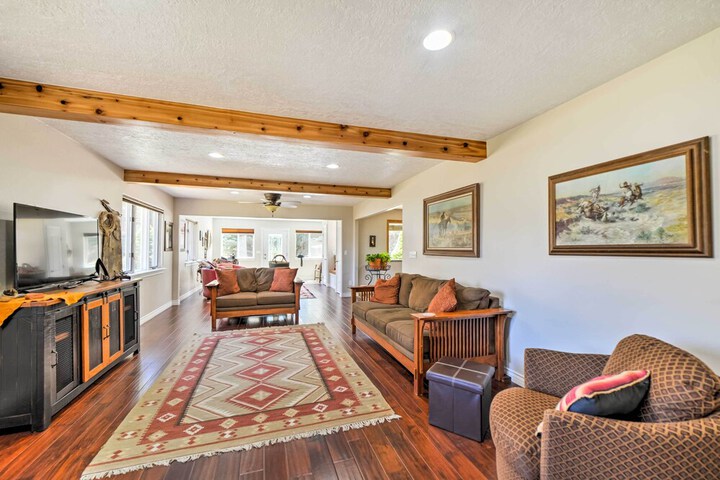 Spacious Mancos Home w / Furnished Deck & Yard!