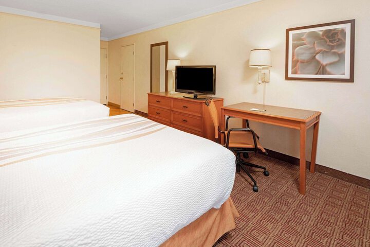 Room 13 of 28