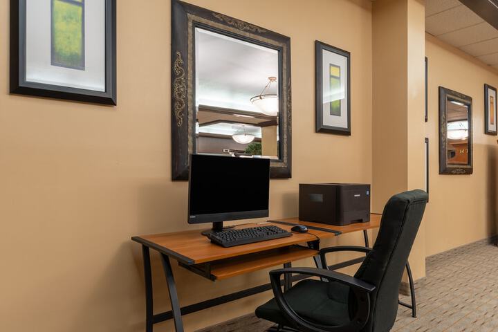 Business Center 30 of 33