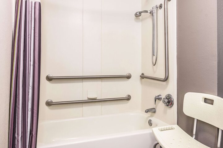 La Quinta Inn & Suites by Wyndham Alexandria Airport