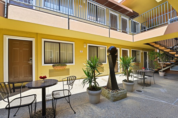 Hotel 2 of 31