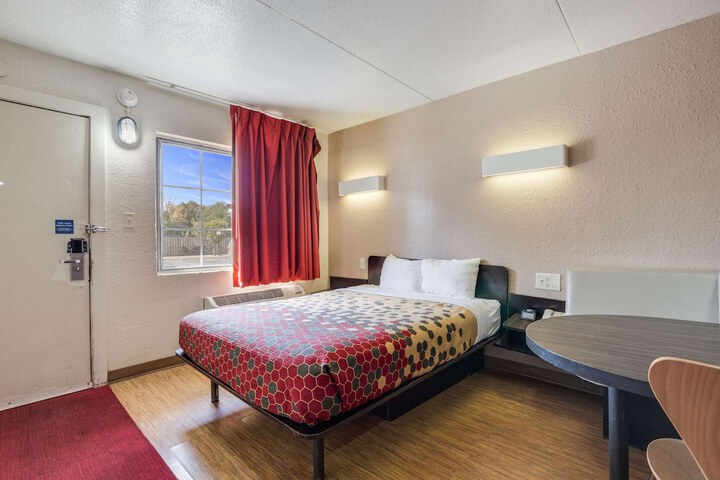 Room 19 of 39