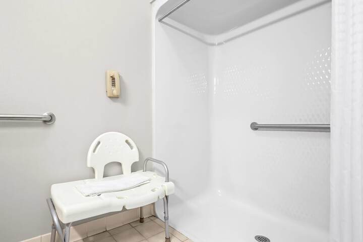 Days Inn by Wyndham Collinsville / St. Louis
