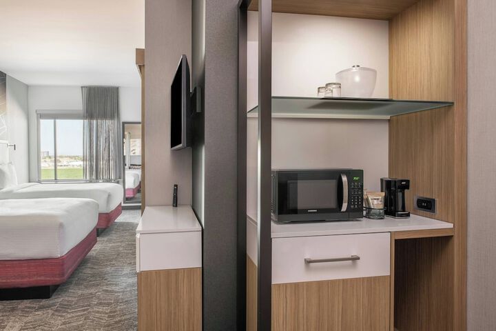 Room 10 of 27