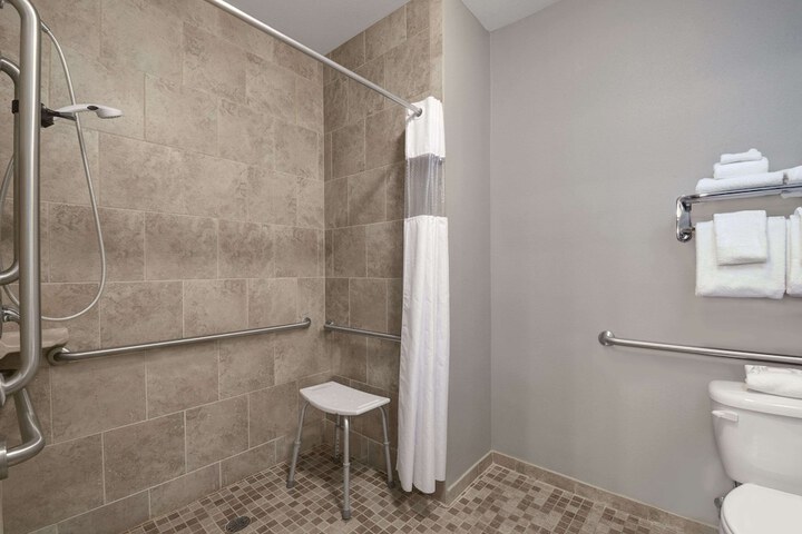 Baymont by Wyndham Minot