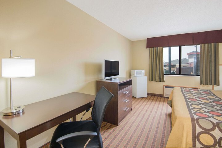 Room 8 of 19
