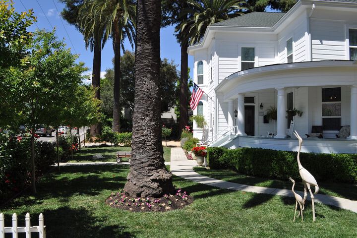 The River Belle Inn