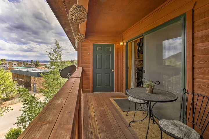 Steps to Grand Lake: Condo w / Deck & Mtn Views