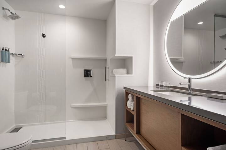 Room 15 of 38