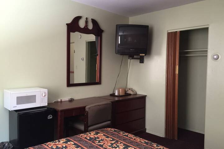 Room 9 of 16