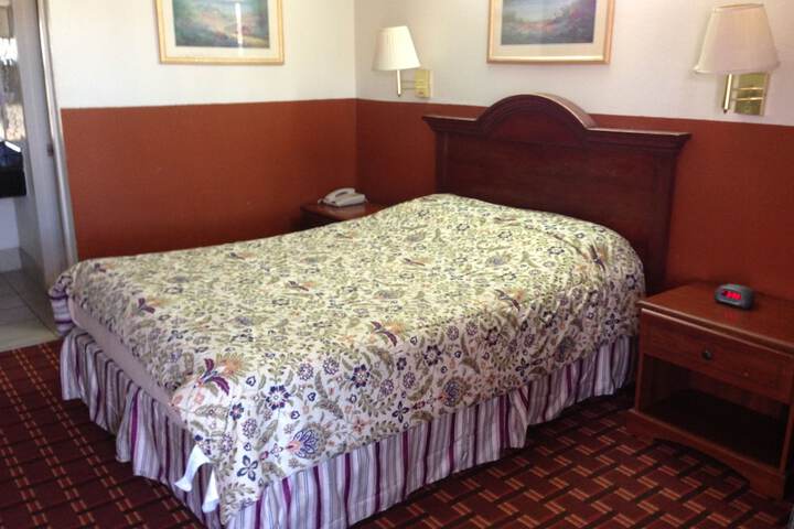 Room 6 of 15
