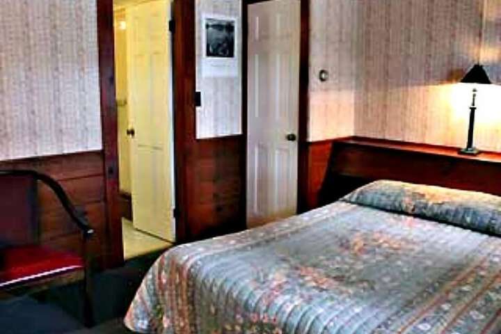 Room 12 of 32