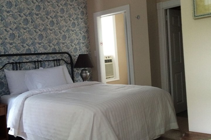 Room 28 of 49