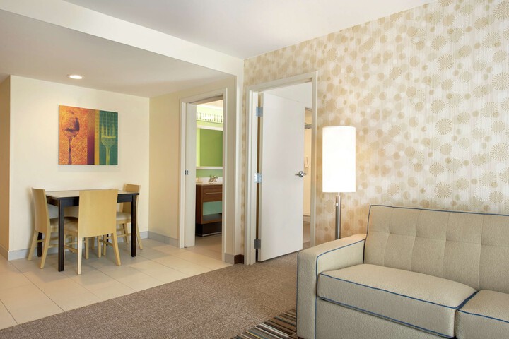 Room 13 of 28
