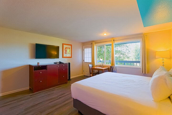 Coast River Inn by OYO Seaside