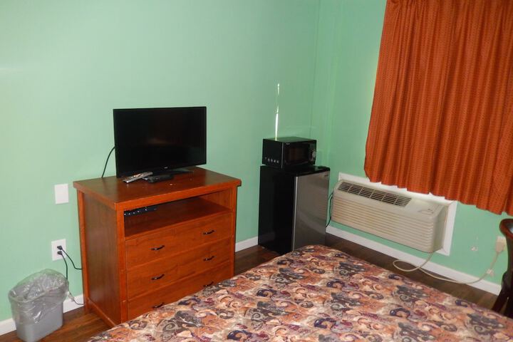 Room 9 of 14