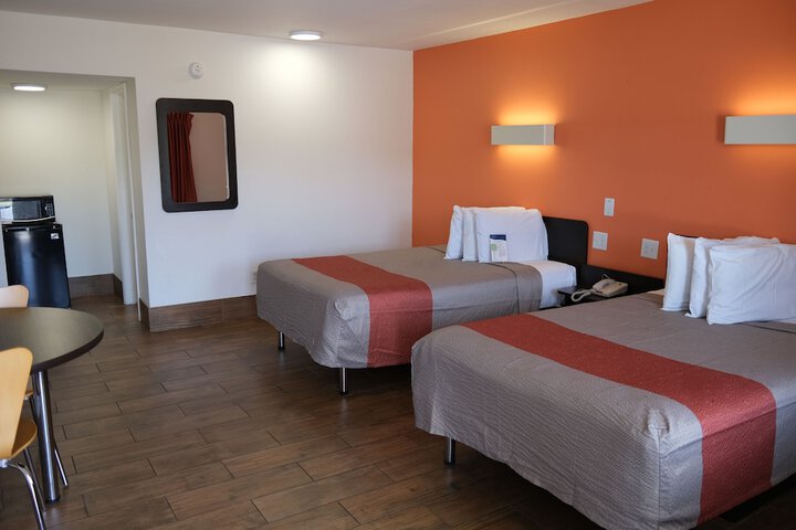 Room 28 of 32