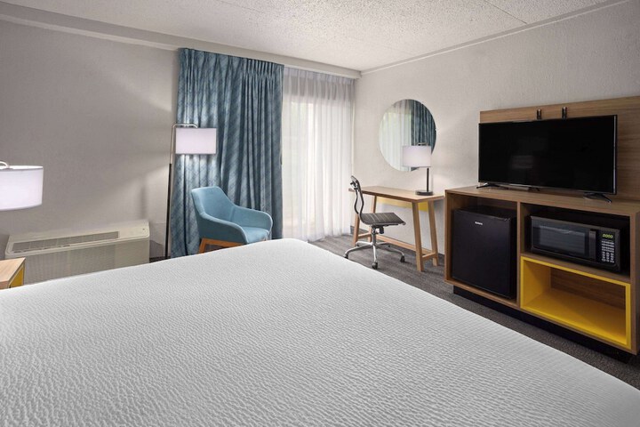 Room 12 of 26