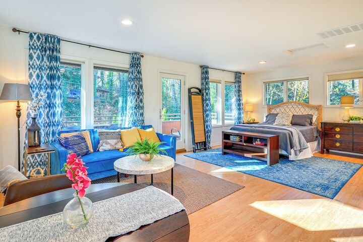 Walk to Willamette River: Studio in West Linn