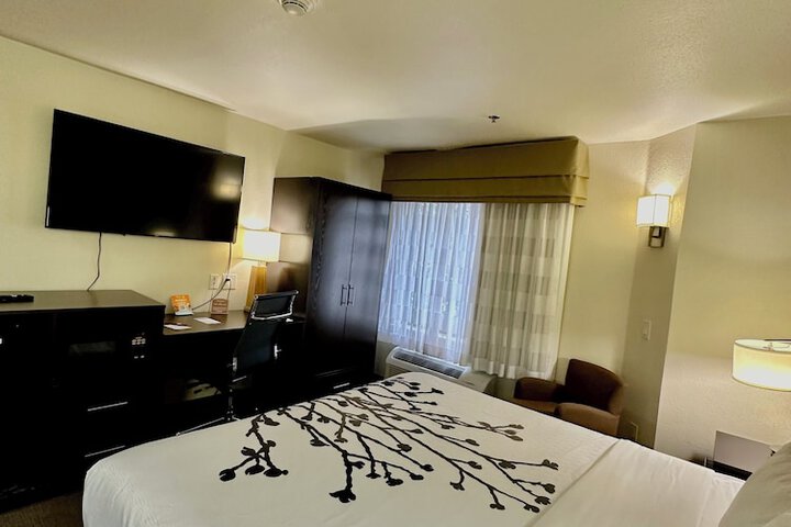 Room 12 of 34