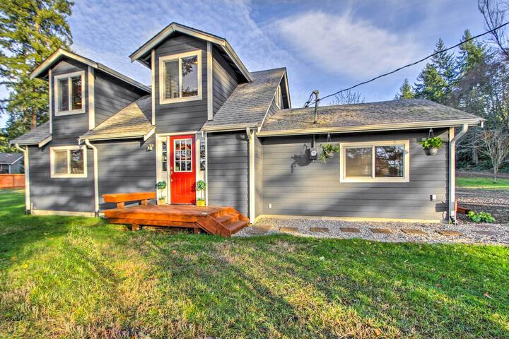 Peacock Hill Retreat on 1 Acre 1 Mi to Harbor