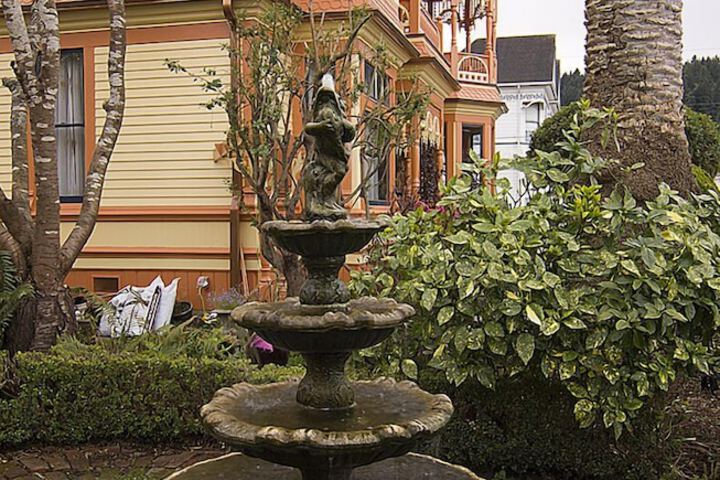 Gingerbread Mansion Inn