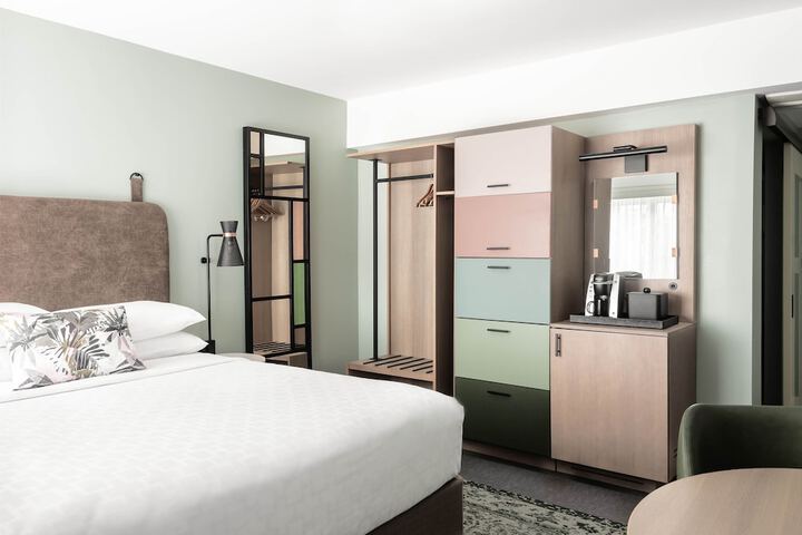 Room 5 of 19