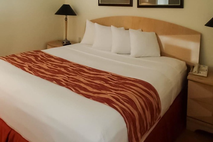 Room 32 of 38