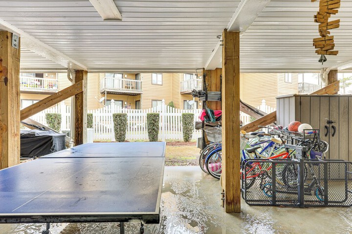 Townhome w / Outdoor Pool & White Lake Access!