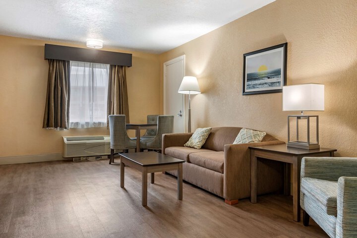 Room 15 of 25