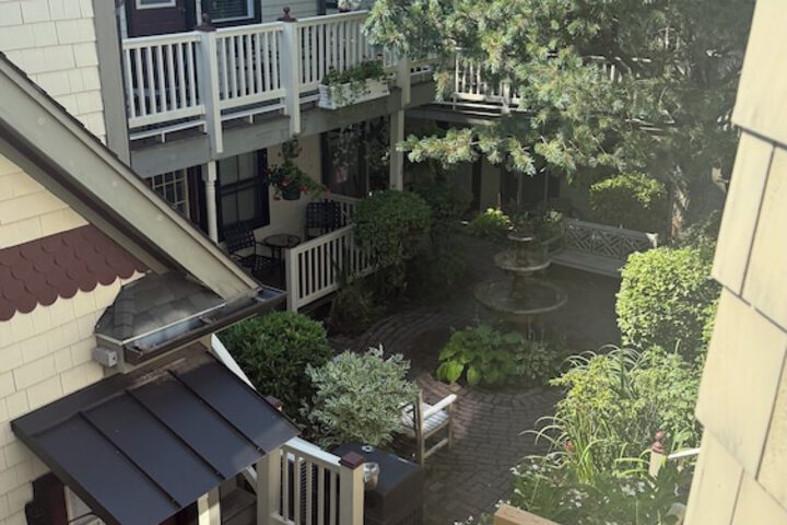 Crowne Pointe Historic Inn & Spa - Adults Only