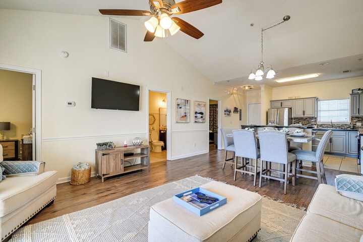Myrtle Beach Condo w / Large Balcony & Pool Access
